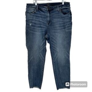 Women’s KUT Cropped Straight Leg Jean